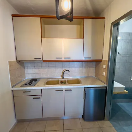 Plaka Aparthotel 3*
