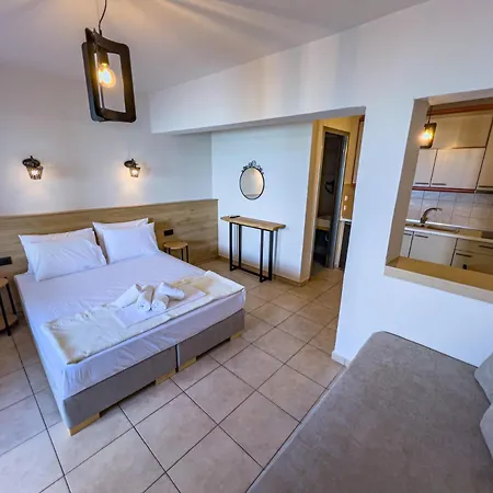 Plaka Aparthotel