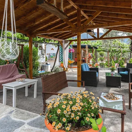 Plaka Aparthotel