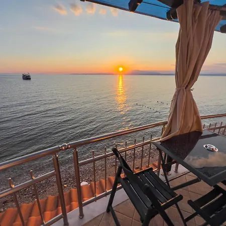 Aparthotel Plaka
