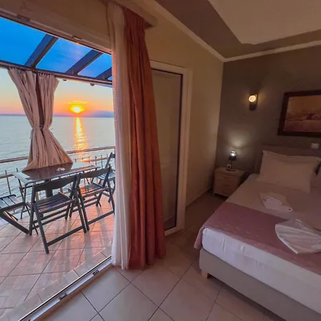 Plaka Aparthotel