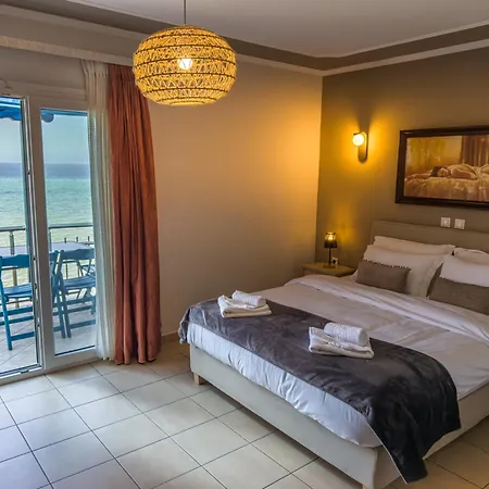Plaka Aparthotel 3*