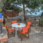 Plaka Aparthotel